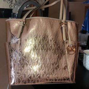 MICHAEL KORS rose gold shoulder bag